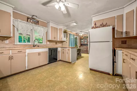 Kitchen - 15 Meadowlark Dr, Tryon, NC 28782 photo 1 of 5