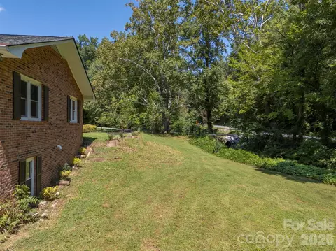 Exterior - 15 Meadowlark Dr, Tryon, NC 28782 photo 6 of 10