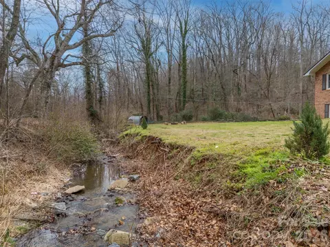 Exterior - 15 Meadowlark Dr, Tryon, NC 28782 photo 8 of 10