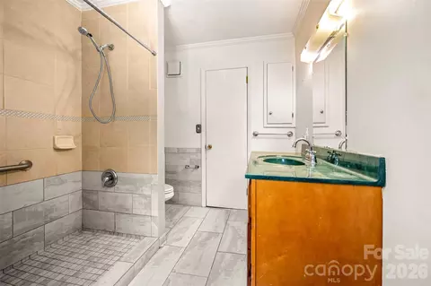 Bath - 15 Meadowlark Dr, Tryon, NC 28782 photo 3 of 3