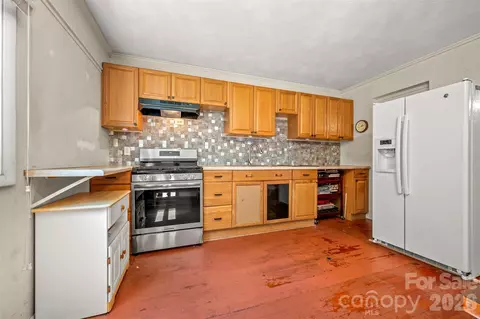 Kitchen - 15 Meadowlark Dr, Tryon, NC 28782 photo 5 of 5