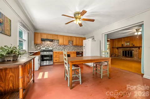 Kitchen - 15 Meadowlark Dr, Tryon, NC 28782 photo 4 of 5