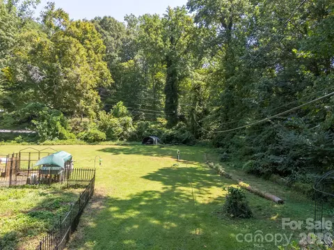 Exterior - 15 Meadowlark Dr, Tryon, NC 28782 photo 7 of 10