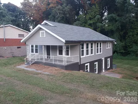 2115 Newton Dr, Statesville, NC 28677