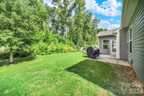 Exterior - 5121 Saddleback Dr, Mount Holly, NC 28120 photo 4 of 6