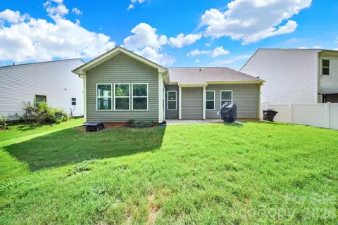 Exterior - 5121 Saddleback Dr, Mount Holly, NC 28120 photo 6 of 6