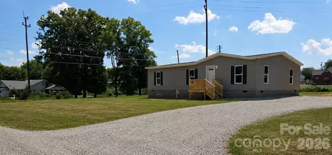 276 Mulberry St, Forest City, NC 28043