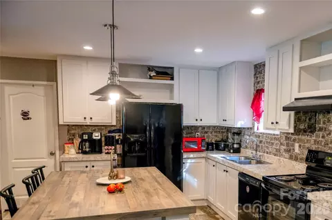 Skyland Circle, Asheville, NC 28804