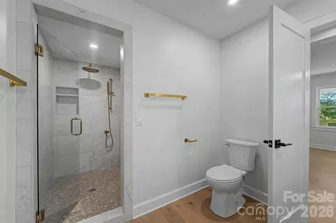 Bath - 186 Sylvan Heights Dr, Sylva, NC 28779 photo 2 of 4