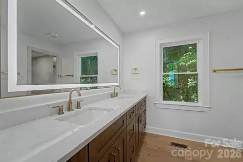 Bath - 186 Sylvan Heights Dr, Sylva, NC 28779 photo 1 of 4
