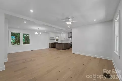 Living - 186 Sylvan Heights Dr, Sylva, NC 28779 photo 2 of 5