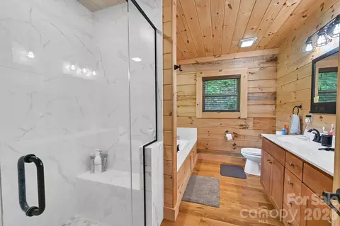Bath - 1140 Caney Fork Rd, Marshall, NC 28753 photo 2 of 3
