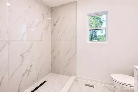 Bath - 300 King St, Monroe, NC 28110 photo 2 of 5