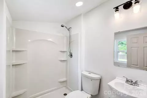 Bath - 300 King St, Monroe, NC 28110 photo 5 of 5
