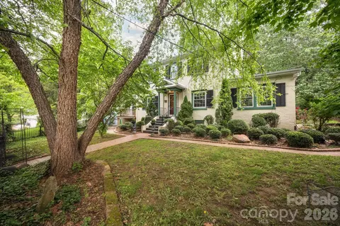 303 Country Club Rd, Asheville, NC 28804
