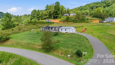 582 John Henry Rd, Burnsville, NC 28714