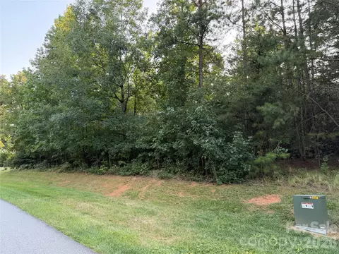 144 Heron Bay Dr, New London, NC 28127