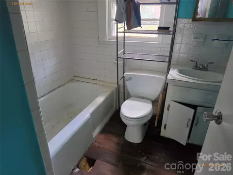 Bath - 1304 Old Plank Rd, Salisbury, NC 28144 photo 3 of 3