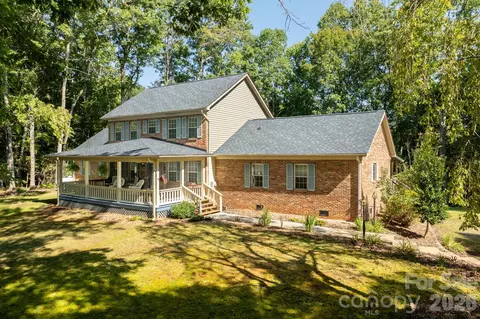 1886 Tanasee Gap Rd, Balsam Grove, NC 28708