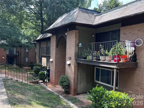 419 Orchard Trace Ln, Charlotte, NC 28213