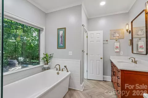 Bath - 5385 Stone Brook Ct, Davidson, NC 28036 photo 2 of 6