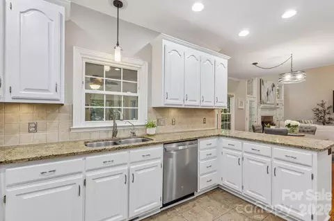 Kitchen - 5385 Stone Brook Ct, Davidson, NC 28036 photo 3 of 4