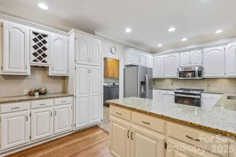 Kitchen - 5385 Stone Brook Ct, Davidson, NC 28036 photo 4 of 4