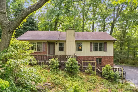 636 Goldview Dr, Hendersonville, NC 28791