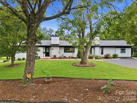 364 Pace Rd, Hendersonville, NC 28792