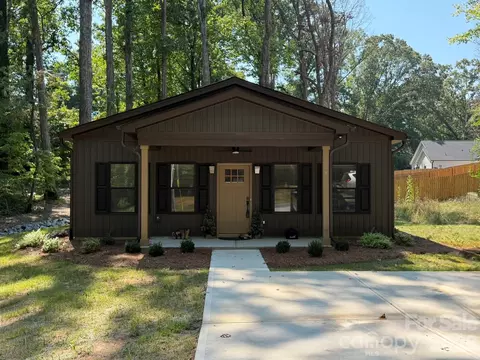 Exterior - 204 E Poplar St, Stanley, NC 28164 photo 2 of 4