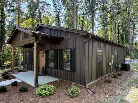 Exterior - 204 E Poplar St, Stanley, NC 28164 photo 3 of 4