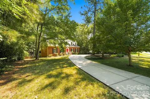 Exterior - 405 Pine Rd, Davidson, NC 28036 photo 2 of 10