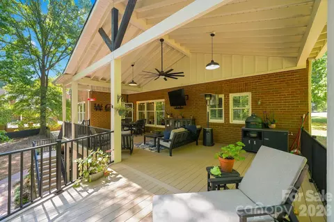 Exterior - 405 Pine Rd, Davidson, NC 28036 photo 7 of 10