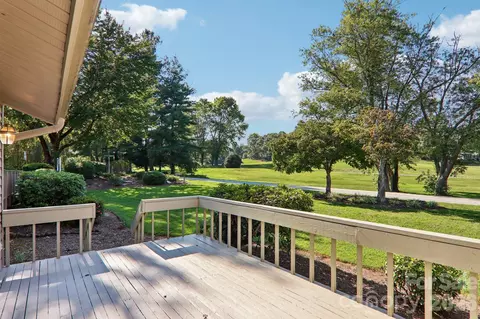 18 Foxmoor Ct, Etowah, NC 28729