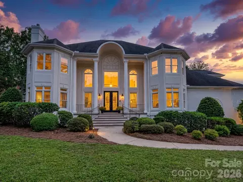 5427 Old Course Dr, Charlotte, NC 28277