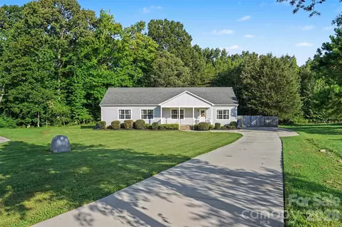 Exterior - 5914 Ruffner Ct, Wingate, NC 28174 photo 2 of 5