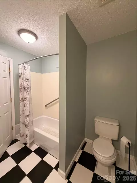 Bath - 103 Crestlane C Dr #C, Morganton, NC 28655 photo 2 of 3