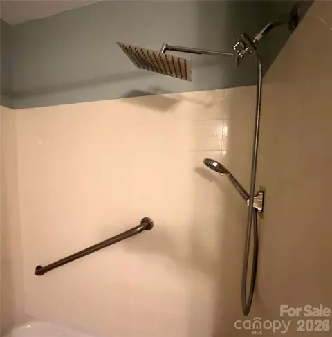 Bath - 103 Crestlane C Dr #C, Morganton, NC 28655 photo 3 of 3