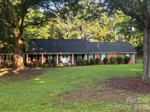 412 Brackenbury Ln, Charlotte, NC 28270