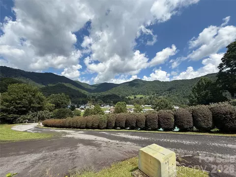 10 Lewis 10 Ln #10, Maggie Valley, NC 28751