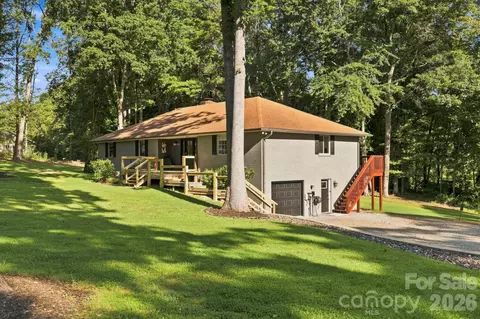 168 S Country Ln, Mills River, NC 28759