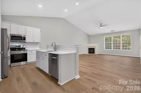 4641 Willow Glen Rd, Harrisburg, NC 28075
