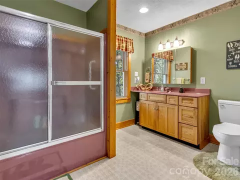 Bath - 136 Buchanan Loop, Sylva, NC 28779 photo 4 of 6