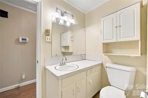 Bath - 556 Oakhaven Dr, Lancaster, SC 29720 photo 1 of 5