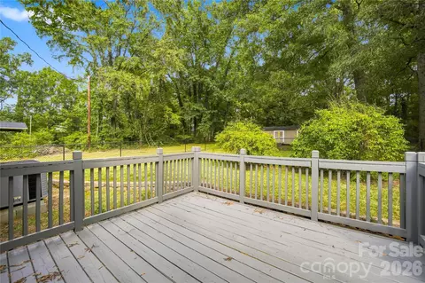 Exterior - 556 Oakhaven Dr, Lancaster, SC 29720 photo 5 of 8