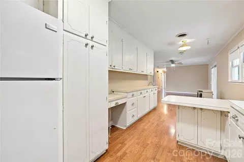 Kitchen - 556 Oakhaven Dr, Lancaster, SC 29720 photo 4 of 5