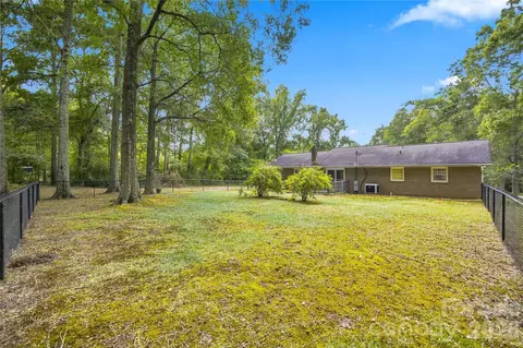 Exterior - 556 Oakhaven Dr, Lancaster, SC 29720 photo 7 of 8