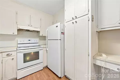Kitchen - 556 Oakhaven Dr, Lancaster, SC 29720 photo 3 of 5