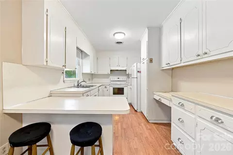 Kitchen - 556 Oakhaven Dr, Lancaster, SC 29720 photo 1 of 5