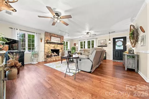 Living - 37 Home Place Ln, Hickory, NC 28601 photo 1 of 2